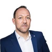 Peter Stangl's Instagram, Twitter & Facebook