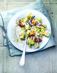 Salade Caesar A L Avocat Pour 6 Personnes Recettes Elle A Table Recette Salade Caesar Recette Salade Salade D Avocat