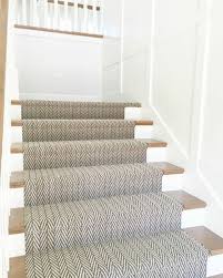 modernes treppendesign treppenteppich fischgratenmuster sehr auffallend treppenteppich treppen teppiche treppendesign