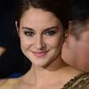 Actress shailene woodley confirmed her engagement to green bay packers quarterback aaron rodgers during an appearance on the tonight woodley, who was nominated for an emmy award for her role in the hbo drama series big little lies, said she and rodgers got engaged a while ago. Https Encrypted Tbn0 Gstatic Com Images Q Tbn And9gcqcixo3x6sobpjsf5 9ahtvkxzzxc9pe2v1dlw1ndafz5ce0ihn Usqp Cau