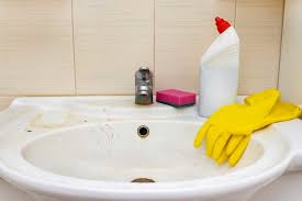 Klozetin içindeki kireç nasıl temizlenir görelim ve gösterelim. Klozet Ve Lavabolardaki Sararmalar Nasil Yok Edilir Evim