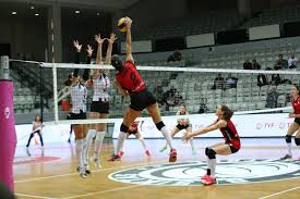 Turkish Women Vakifbank Eczacibasi Fenerbahce Roll To 3 0 Starts