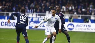 Auxerre Holds Lyon to a Goalless Draw Amid Missed Chances