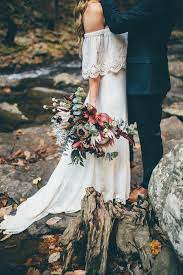 This Oakleaf Cottage Wedding Perfectly Nails Free Spirited Sophistication Junebug Weddings Cottage Wedding Fun Wedding Photography Wedding Dresses Vintage