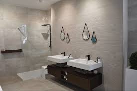 Based on a design by edilfiorentini, iris ceramica ceramic surfaces have been used to enhance a new showroom in rome, creating an attractive, welcoming space where visitors can appreciate all the unique qualities of the brand. Epingle Sur Baderomsfliser