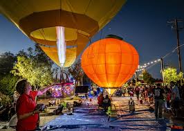 Globito Glow lights up the evening skies | News | abqjournal.com