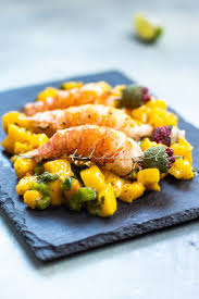 Salade De Homard A La Mangue Et Au Gingembre Tchakayiti Haiti Food Gastronomy Recette En 2020 Recettes Haitiennes Salade De Homard Homard Recette