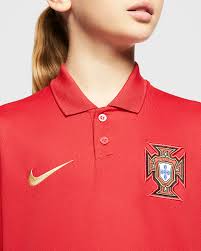 A importância dos compromissos da seleção nacional na liga das nações da uefa e na qualificação para o euro 2020 deverá levar ao regresso de cristiano ronaldo, que tem. Camisola De Futebol Portugal 2020 Stadium Home Junior Nike Pt