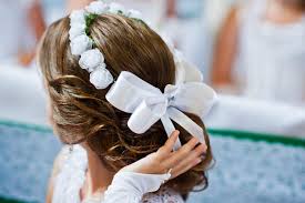 Hochsteckfrisur hochzeit selber machen hochsteckfrisuren luxus frisur haarband 0d schöne frisuren mit. Kommunionsfrisuren Die Schonsten Ideen Brigitte De