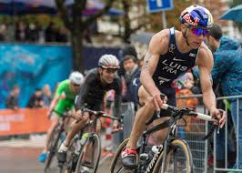 Women the women's record may be 1:58:27 by emma snowsill at the 2008 beijing olympics with a swim of 19:51, bike of 1:04:20, and run of 33:17. Vincent Luis Les Conseils Pour Debuter En Triathlon