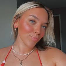 Victoria Deleon's Instagram, Twitter & Facebook