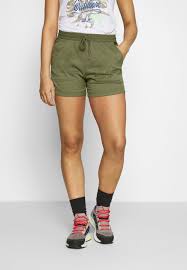 This rare stripe wolf is much stronger than the other. Jack Wolfskin Senegal Shorts Kurze Sporthose Delta Green Grun Zalando De