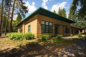 For those who wish to drive their own cars, jackson lake lodge has a car park available for guests. Jackson Lake Lodge