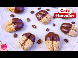 La pâte, 1 mesure de sucre glace, 2 mesure d 'huile aujourd'hui je partage avec vous cette ghribia aux noisettes…. Recipes Cake How To Make Macaroon Cake Gateau Sec Aux Noisettes