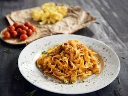 Pates A La Creme Et A La Viande Recette Recette Italienne Recettes Diner Italien Tagliatelles