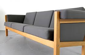 Hans wegner sofa with original fabric. Dreisitzer Sofa Ge 40 Aus Eiche Von Hans J Wegner Adore Modern
