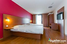 Search for the cheapest hotel deal for hotel am congress centrum in wurzburg. Star Inn Hotel Frankfurt Centrum The Family Room At The Star Inn Hotel Frankfurt Centrum Oyster Com Hotel Photos