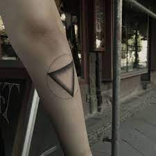 They are a symbol of relationship representing a lifetime. 1001 Ideen Und Bilder Zum Thema Geometrische Tattoos Geometrische Tattoos Tattoos Mit Bedeutung Kleines Geometrisches Tattoo