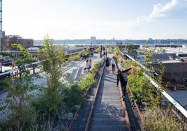 The high line's design is a collaboration between james corner field operations (project lead), diller scofidio + renfro, and piet oudolf. Sundeck Water Feature And Preserve Lopes Dias Arquitetura