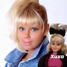 Qual seria a aparência dessas 9 bonecas dos anos 80 , 90 e 2000 que não se  pareciam em nada com suas inspirações? As bonecas sempre estiveram  presentes no imaginário de crianças (