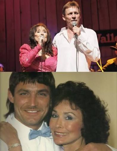 38 YEARS. ONE SONG. ONE MOTHER. ONE SON. AND A WHOLE AUDIENCE IN TEARS. Greensboro, North Carolina. May 10th, 2013. Loretta Lynn walked on stage like she had a thousand times before.