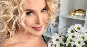Ecco cosa è successo in studio fra la conduttrice e il giovane youtuber. Barbara D Urso Lite Furiosa A Pomeriggio 5 L Insulto Choc Dell Ospite Capra Lei Reagisce Cosi