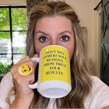 Mina Karim's Instagram, Twitter & Facebook