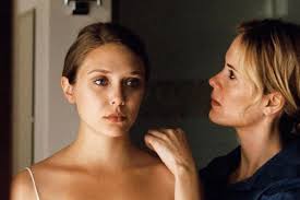 Paulson is 41 while holland is 73, making sarah 32 years younger than her girlfriend. American Horror Story S Sarah Paulson Tells Us Funny Stories About 13 Memorable Roles Slideshow Vulture