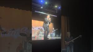 Tre sings “It's Only Make Believe”