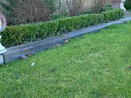 This outdoor fountain is easy to move around, thanks to its lightweight resin construction. Bordstein Randstein Bca Materiaux Anciens Garten Basalt Kalkstein