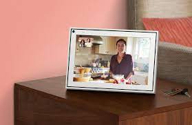 The camera automatically pans and zooms on calls to follow the action and keep. Facebook S New Portal Increases Privacy But Is Still Searching For A Reason To Exist Techcrunch