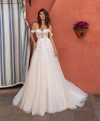 Attention, brides (or people who just love to look at pretty dresses like i do)—designers have just some designers even shot their bridal collections in the gardens of italy or the streets of the big apple. Sweetheart Appliques Lace With 3d Flowers Adorned Wedding Dresses Bride S Spring Garden Bridal Gowns With Zipper Back Wedding Dresses Aliexpress
