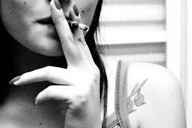 صور رمزيات بنات مدخنات خلفيات بنات تدخن للفيس بوك