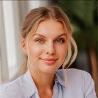 Elizabeth Poling's Instagram, Twitter & Facebook