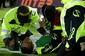 El idrd le explicó a pulzo por qué decidió comenzar esa investigación contra el club capitalino, luego de los disturbios del martes en el estadio el campín. En Imagenes Los Disturbios De La Hinchada De Millonarios En El Campin Fotogaleria Album Caracol Radio