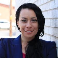 Lisa Navarrette's Instagram, Twitter & Facebook