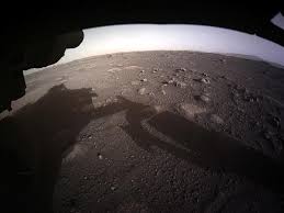 During landing, the rover plunges through the thin martian atmosphere, with the heat shield first, at a speed of over 12,000 mph (about 20,000 kph) if all goes well, perseverance will end up standing on the surface of mars. Cb M5p9qyo7arm