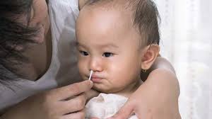 Cara mudah lainnya untuk mengatasi hidung tersumbat adalah dengan menghangatkan badan anda, bisa dengan mematikan ac atau kipas angin. Hidung Bayi Mampet Berikut 4 Cara Melegakannya Kumparan Com