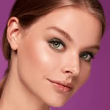 Diese augen zeichnen sich durch den klaren blauen farbton aus. Grune Augen Schminken Beauty Trends Douglas