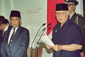 Lahirnya orde baru diawali dengan dikeluarkannya surat perintah 11 maret 1966. Masa Orde Baru Pengertian Latar Belakang Tujuan Sejarah Kebijakan Pkbm Minda Utama