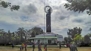 Jarak rumah paman beni ke tugu khatulistiwa 239 m. Pelesir Pontianak Yuk Ke Tugu Khatulistiwa