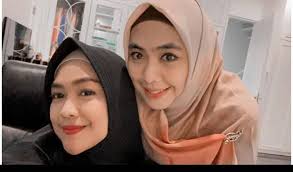 Sehingga ayahnya selalu berharap ricis memiliki orang yang bisa menjaganya. Oki Setiana Dewi Ungkap Keinginan Terakhir Sang Ayah Melihat Ria Ricis Nikah