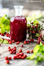 Ein Hoch Auf Die Herzgesundheit Weissdornsirup Mit Melisse Mit Liebe Gemacht Sirup Selber Machen Weissdornbeeren Sirup