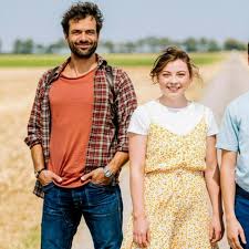 Der hat sich selber mitgebracht. Club Der Roten Bander Drehstart Fur Das Spin Off Tonis Welt Stern De
