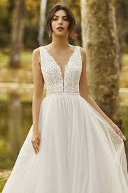 Mira los vestidos de novia sencillos. Vestido De Novia Con Falda De Tul Y Cuerpo De Pedreria Y Encaje Entrenovias