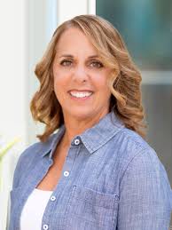 Kerri Self's Instagram, Twitter & Facebook