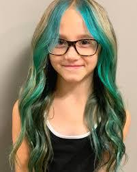 Amber Rohde's Instagram, Twitter & Facebook