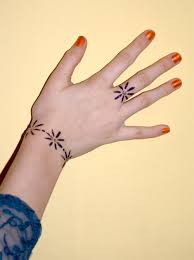 Idee Tatouage Bracelet Fleur Modele De Tattoo 307560