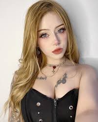 Karen Densmore's Instagram, Twitter & Facebook