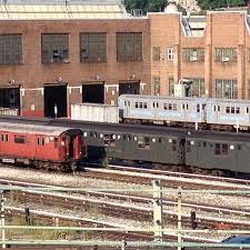 Train Yard Old Photos Old School Trains At The 207th St Train Yard Trains Depots A Nyc Subway Subway Train New York Subway